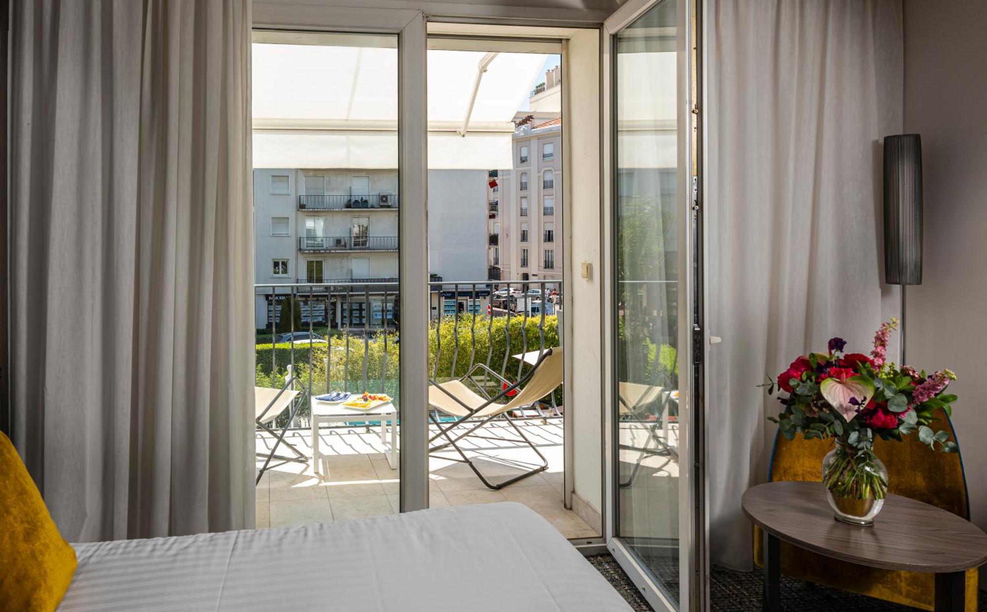 Le Canberra Hotel 4*